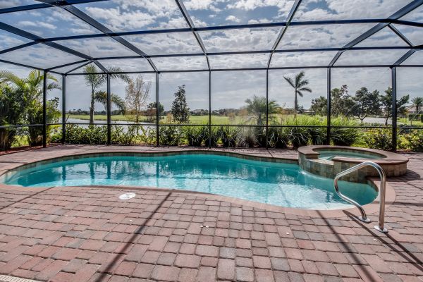 Cost of Pool Enclosure Cleaning in Oxnard