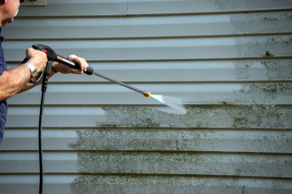 Cost of Vinyl Siding Power Washing in Oxnard