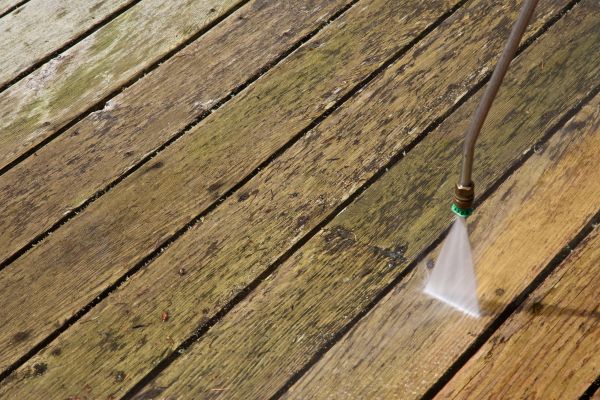 Cost of Deck Mold Removal in Oxnard