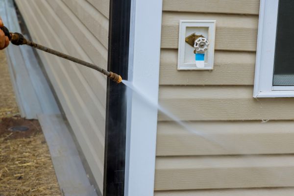 Cost of Vinyl Siding Cleaning in Oxnard